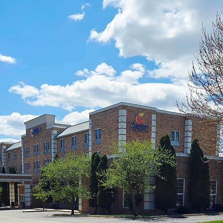 Comfort Inn & Suites Grafton-Cedarburg Екстер'єр фото