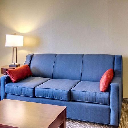 Comfort Inn & Suites Grafton-Cedarburg Екстер'єр фото