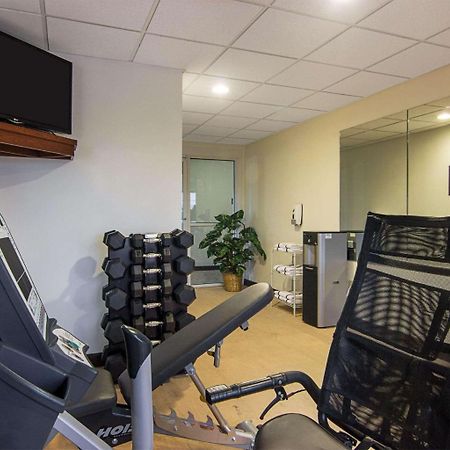Comfort Inn & Suites Grafton-Cedarburg Екстер'єр фото