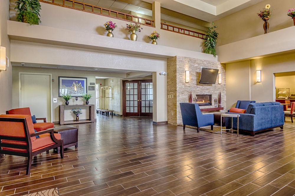 Comfort Inn & Suites Grafton-Cedarburg Екстер'єр фото