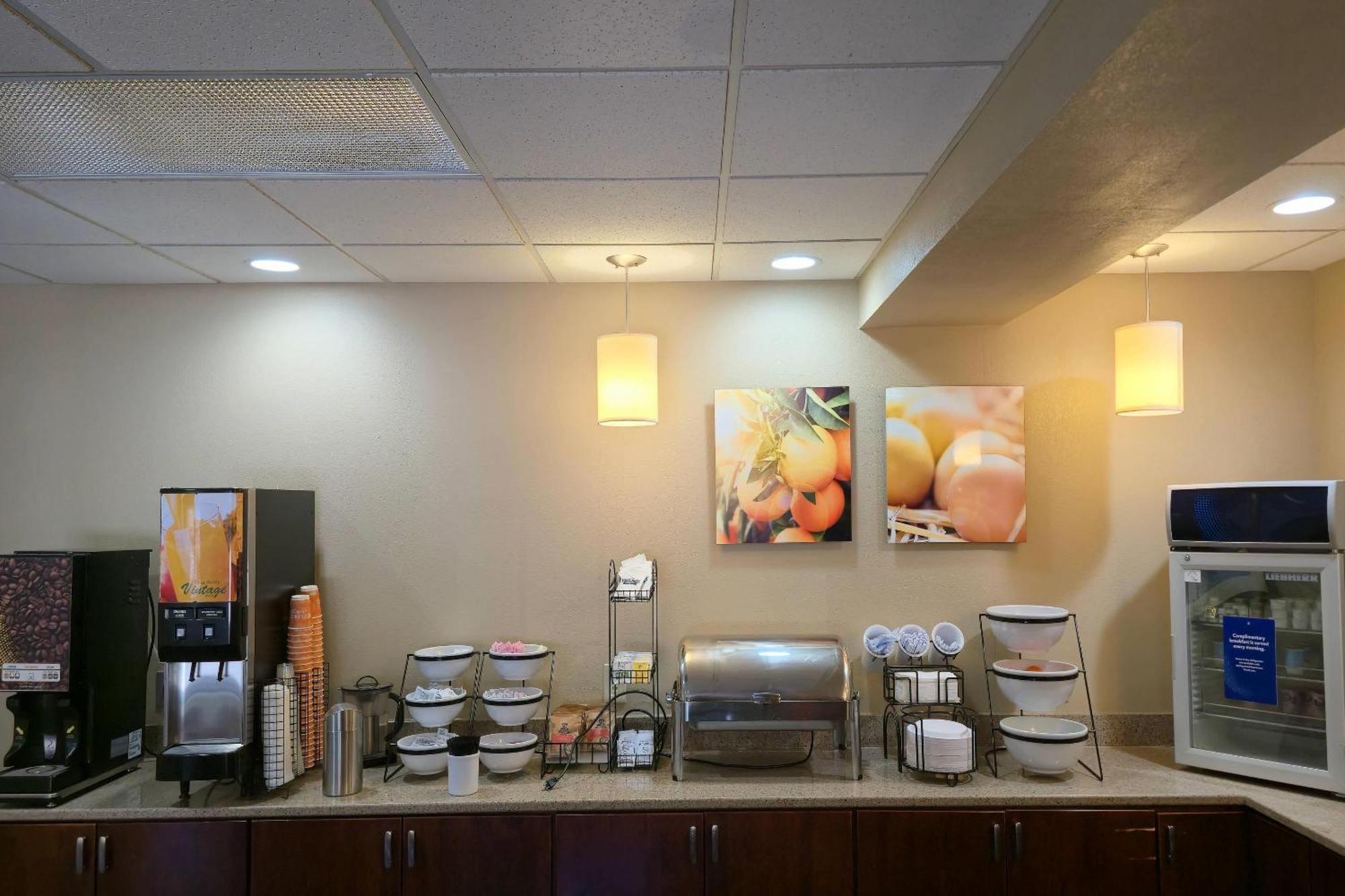 Comfort Inn & Suites Grafton-Cedarburg Екстер'єр фото