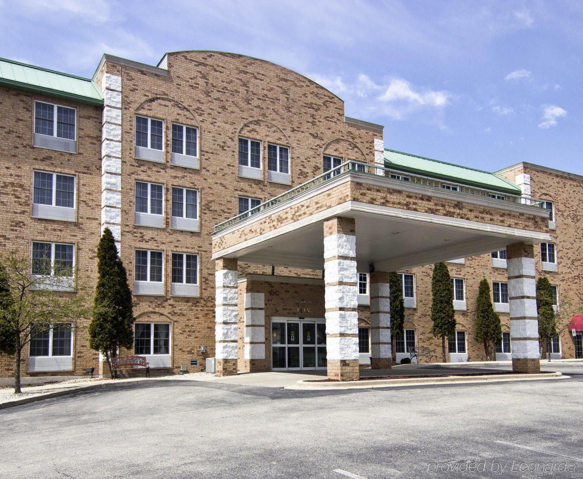 Comfort Inn & Suites Grafton-Cedarburg Екстер'єр фото