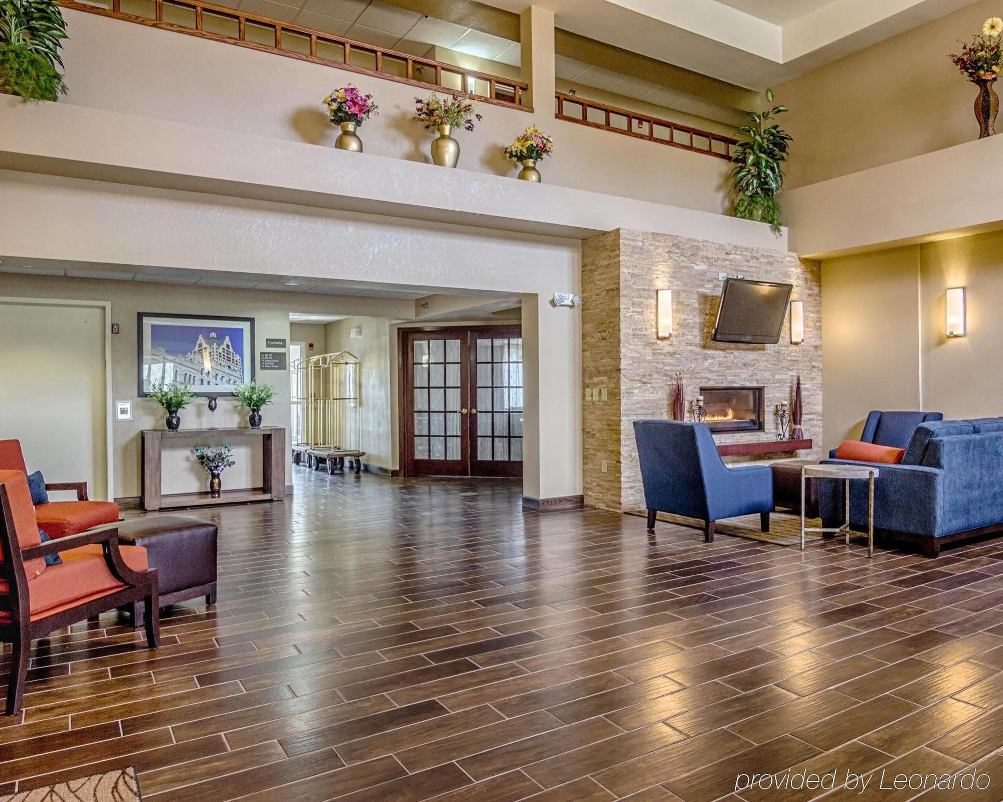 Comfort Inn & Suites Grafton-Cedarburg Екстер'єр фото