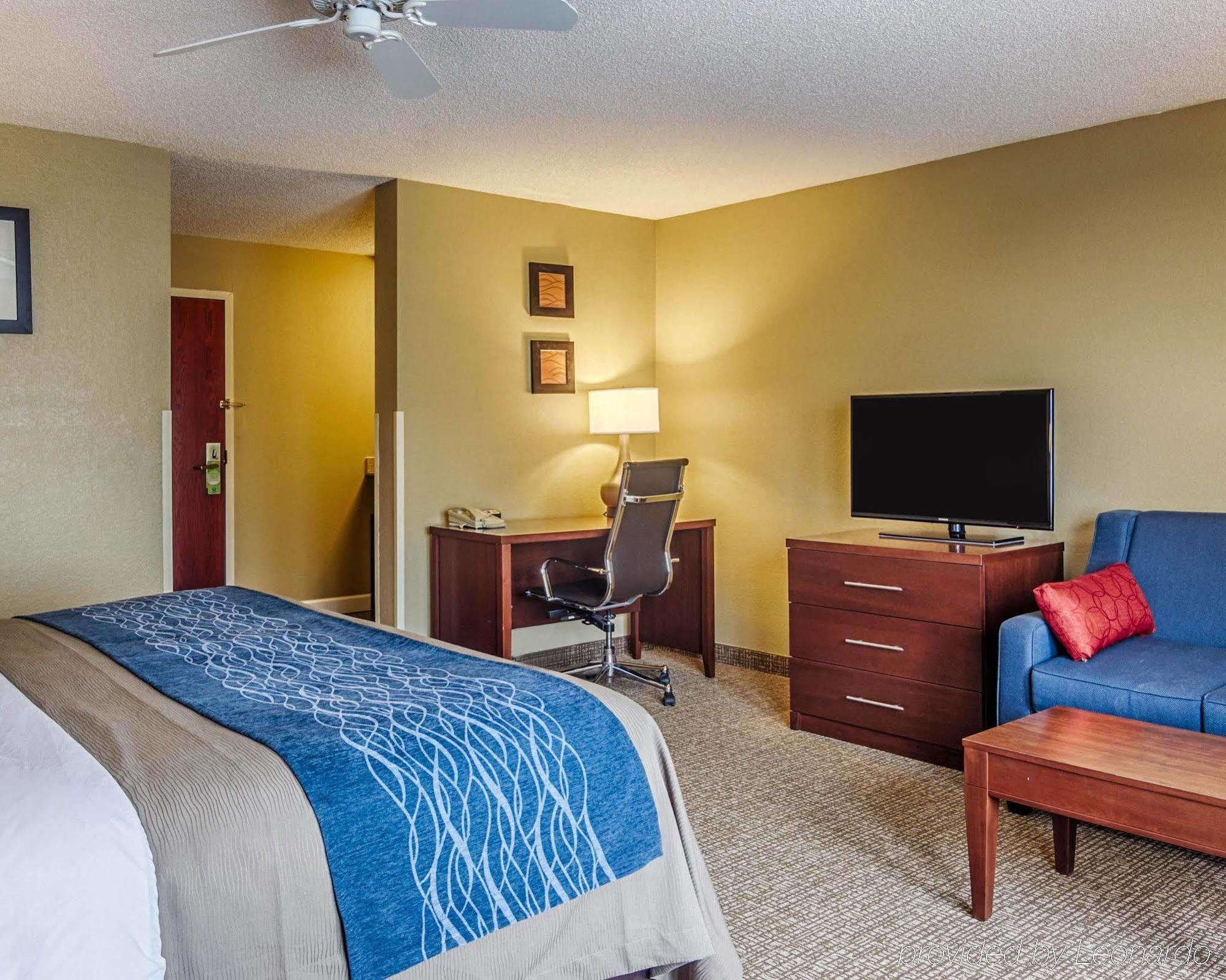 Comfort Inn & Suites Grafton-Cedarburg Екстер'єр фото