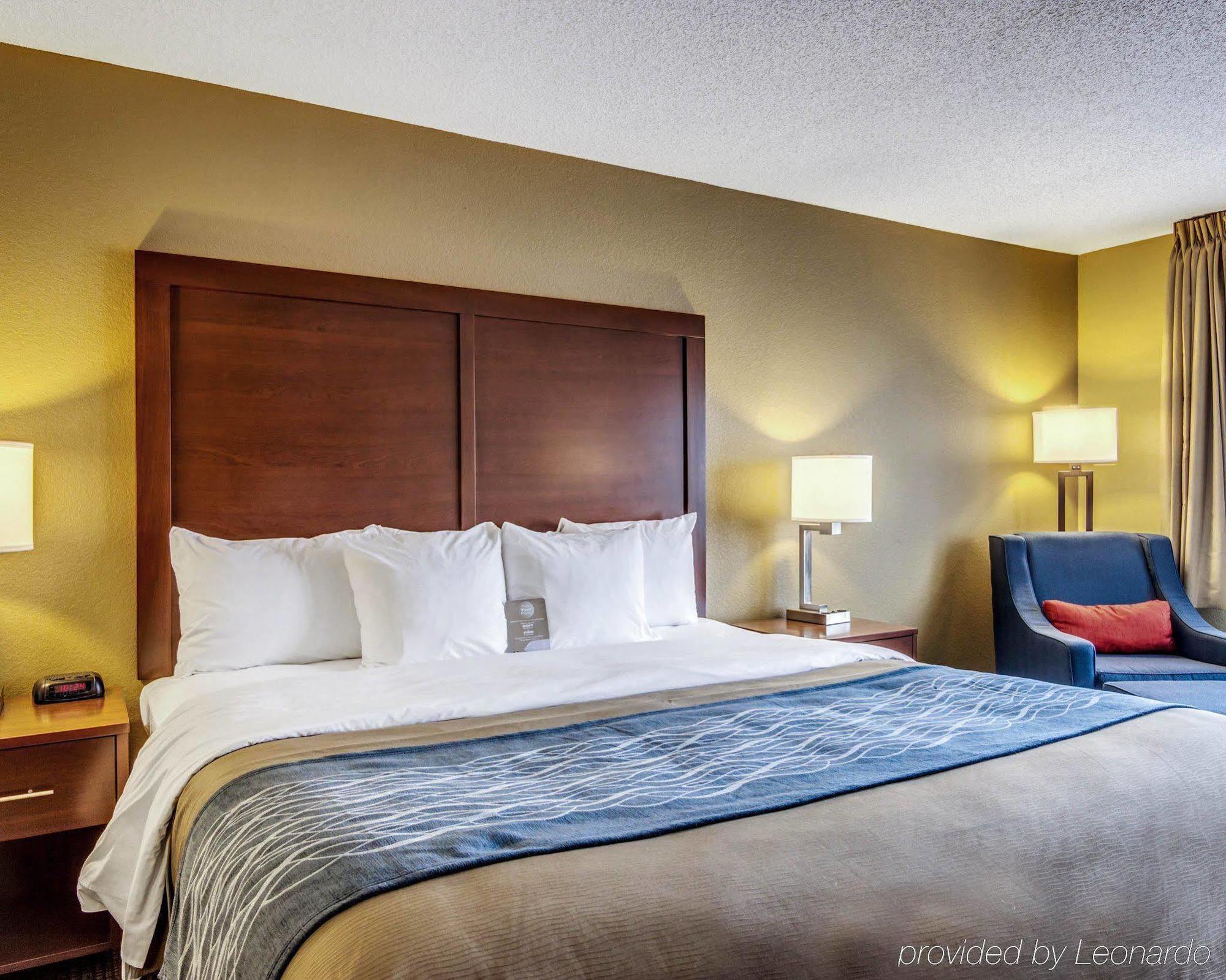 Comfort Inn & Suites Grafton-Cedarburg Екстер'єр фото