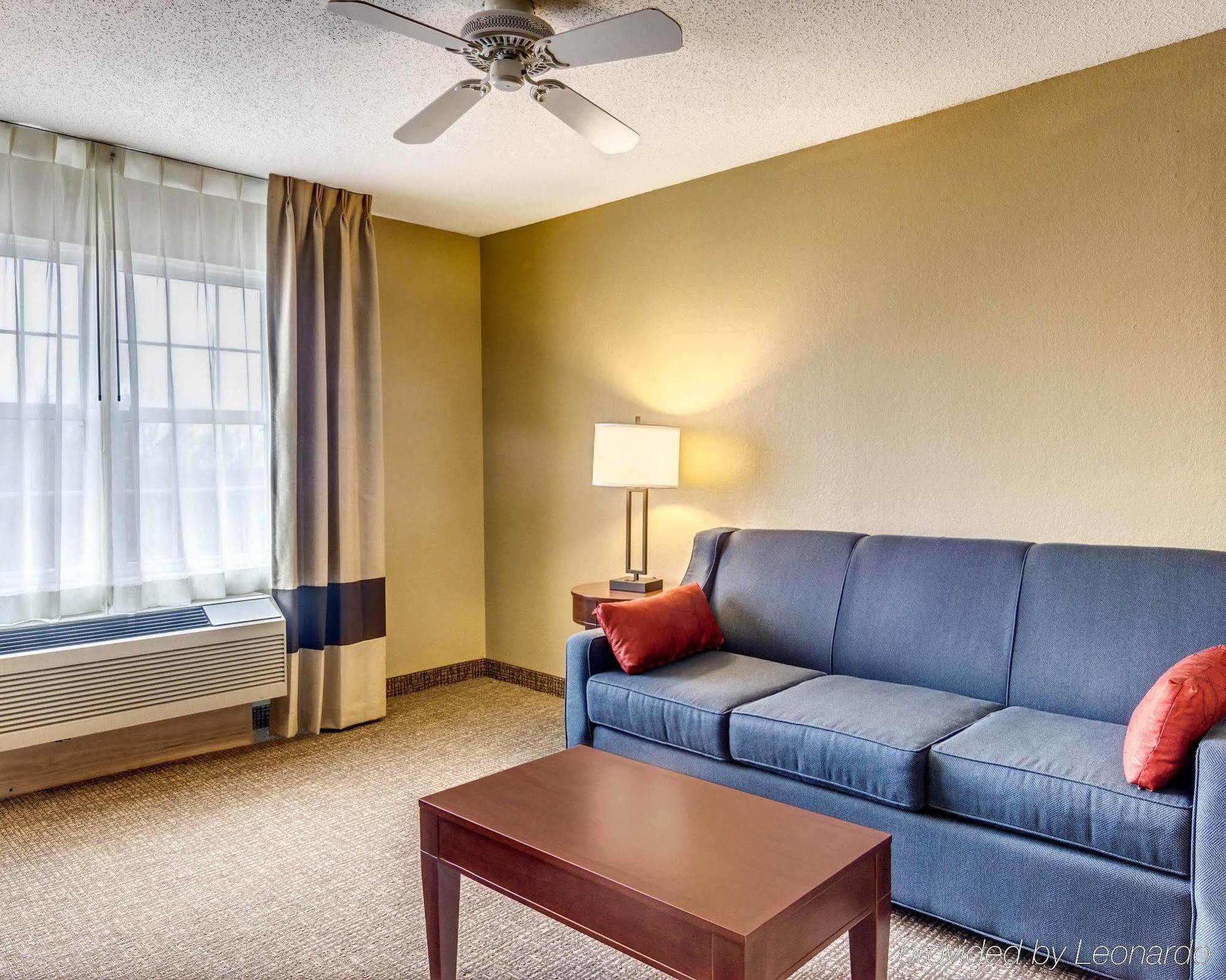 Comfort Inn & Suites Grafton-Cedarburg Екстер'єр фото