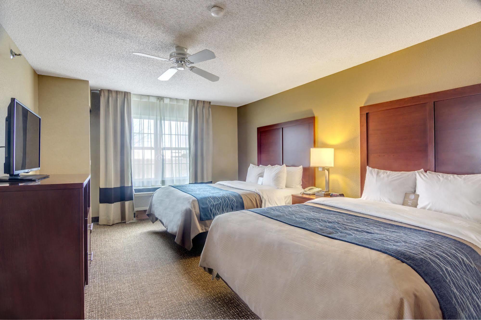 Comfort Inn & Suites Grafton-Cedarburg Екстер'єр фото