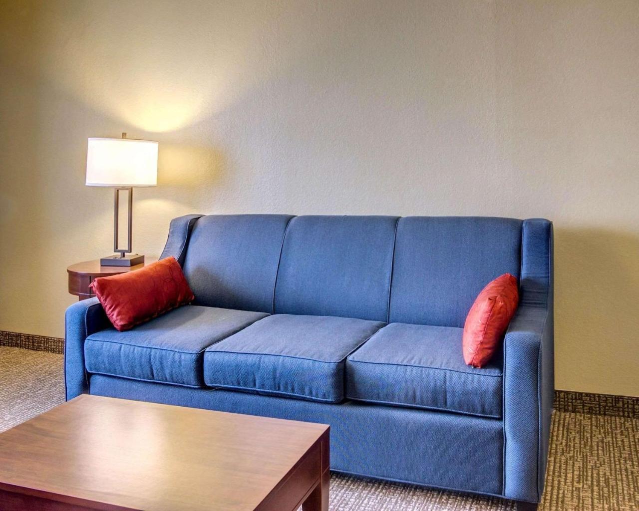 Comfort Inn & Suites Grafton-Cedarburg Екстер'єр фото