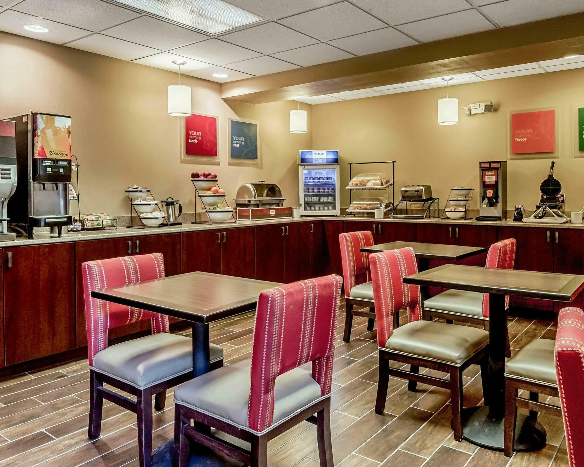 Comfort Inn & Suites Grafton-Cedarburg Екстер'єр фото