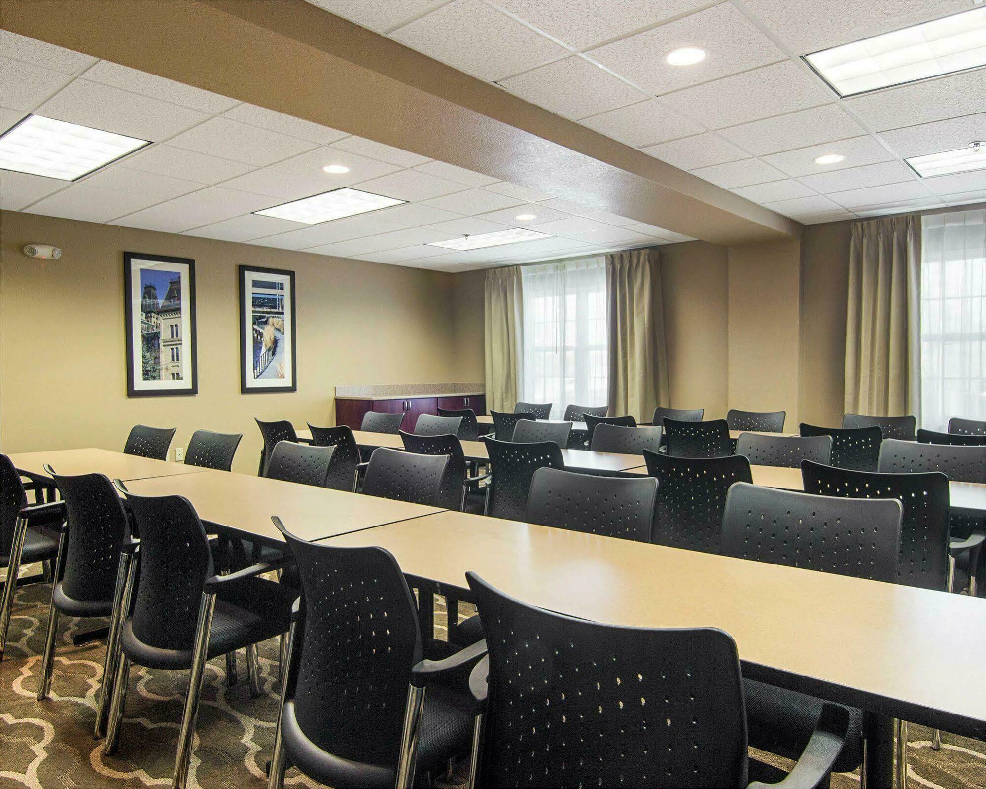 Comfort Inn & Suites Grafton-Cedarburg Екстер'єр фото